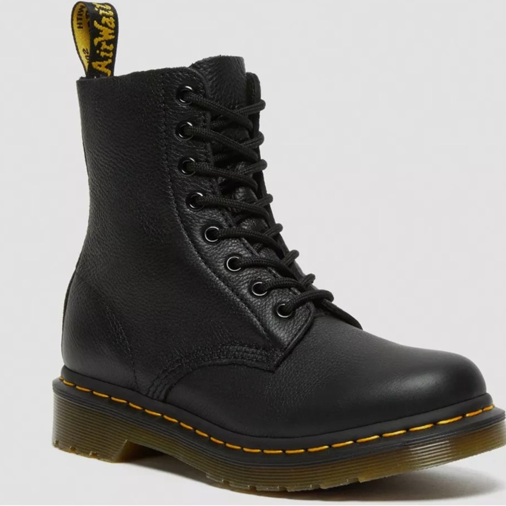 Dr. Martens 1460 WOMEN'S VIRGINIA LEATHER BOOTS